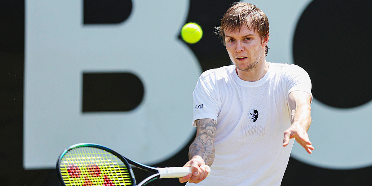 Ekinshi aınalymda súrindi