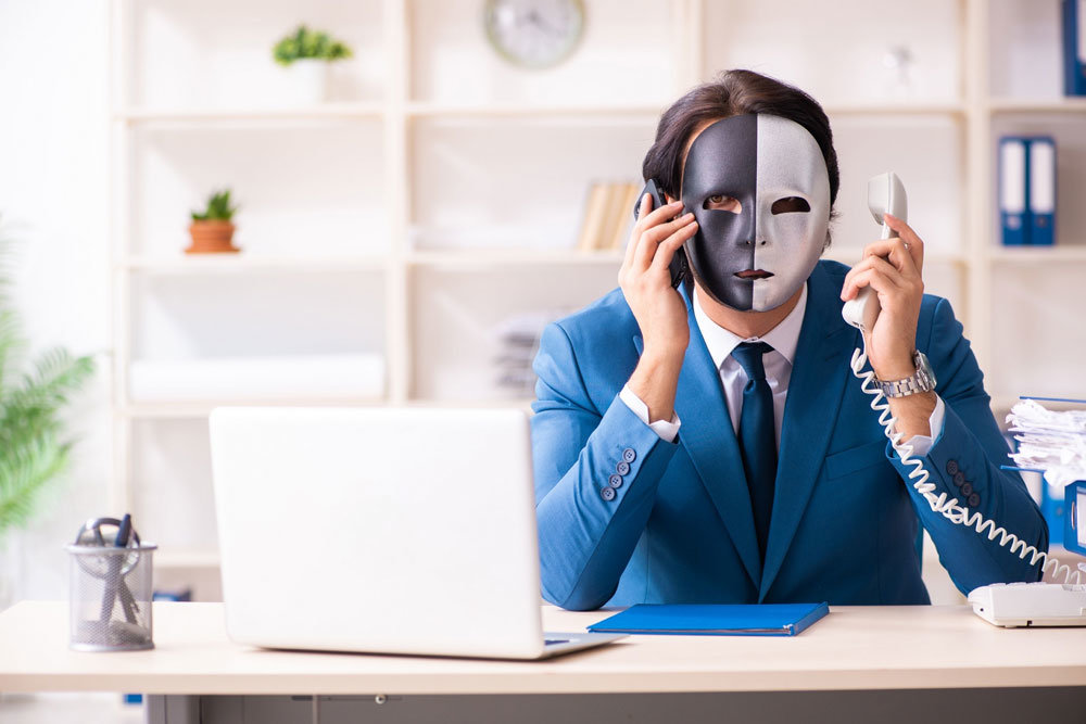 Bank atyn jamylǵan alaıaqtar