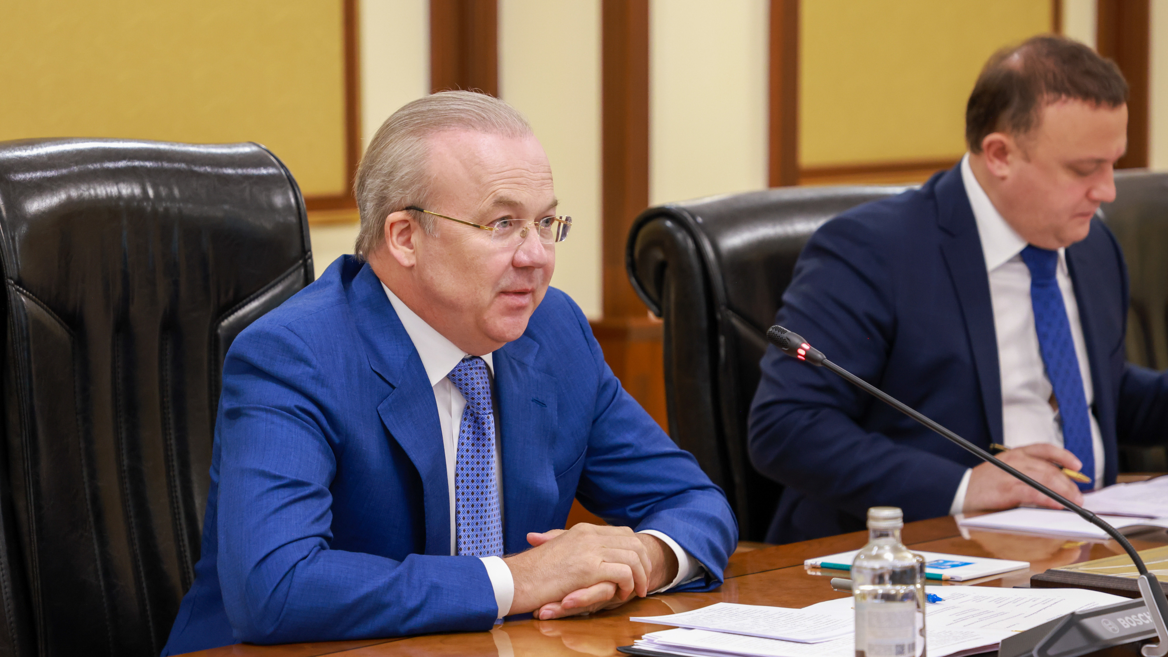 Úkimeettiń resmı saıty