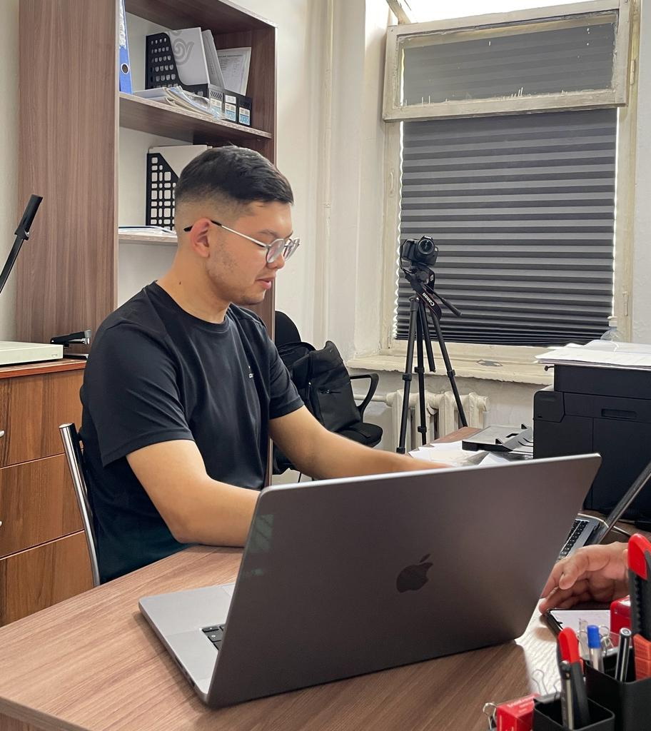 Sýker­bergti jolda qaldyrar...