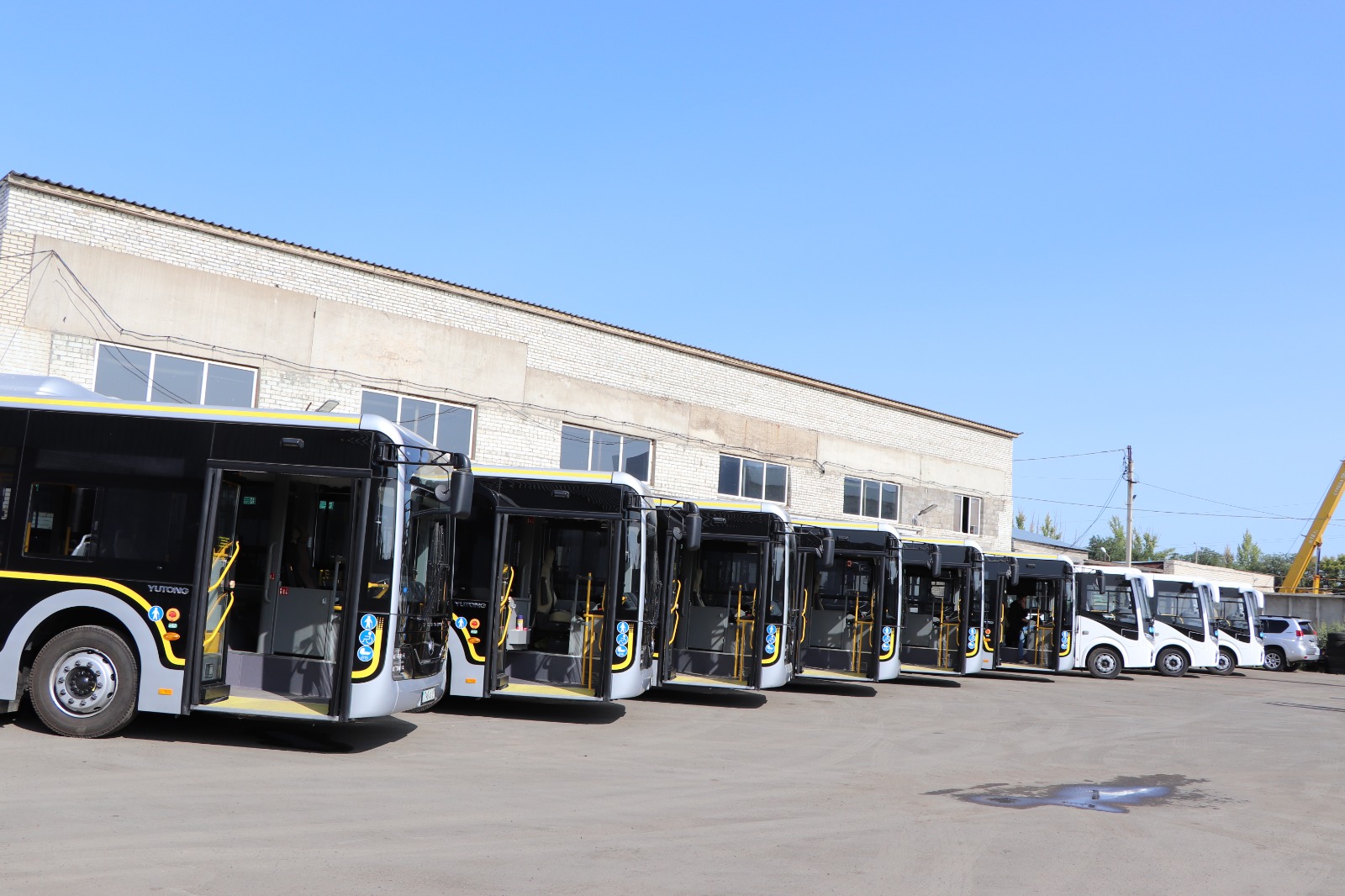 Oralǵa jańa avtobýstar keldi