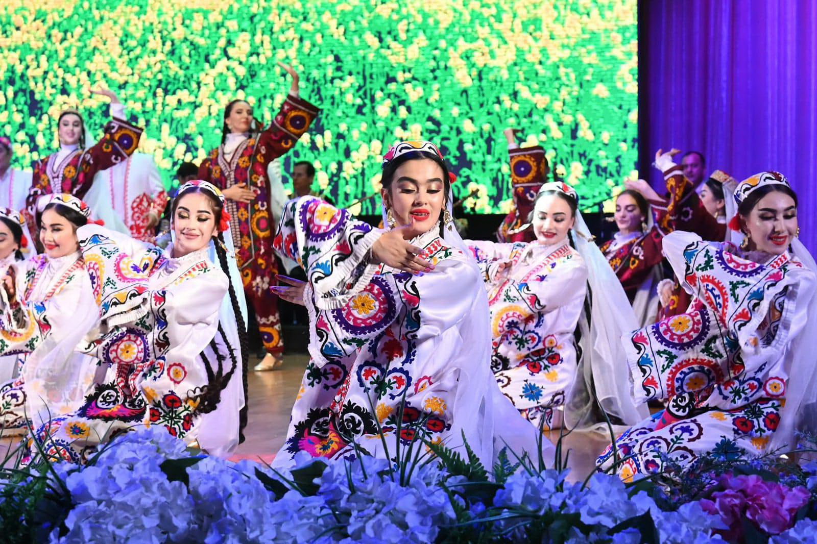 Shymkenttegi Tájikstannyń mádenı kúnderi