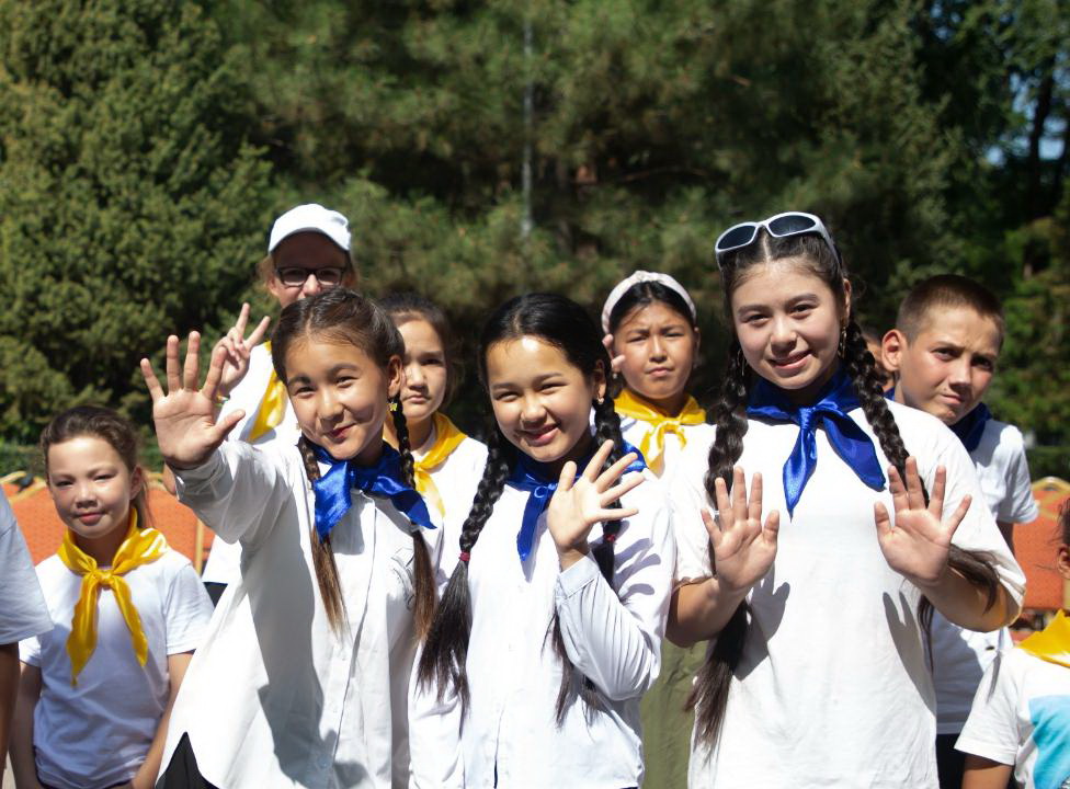 Jetistik alǵa jeteleıdi