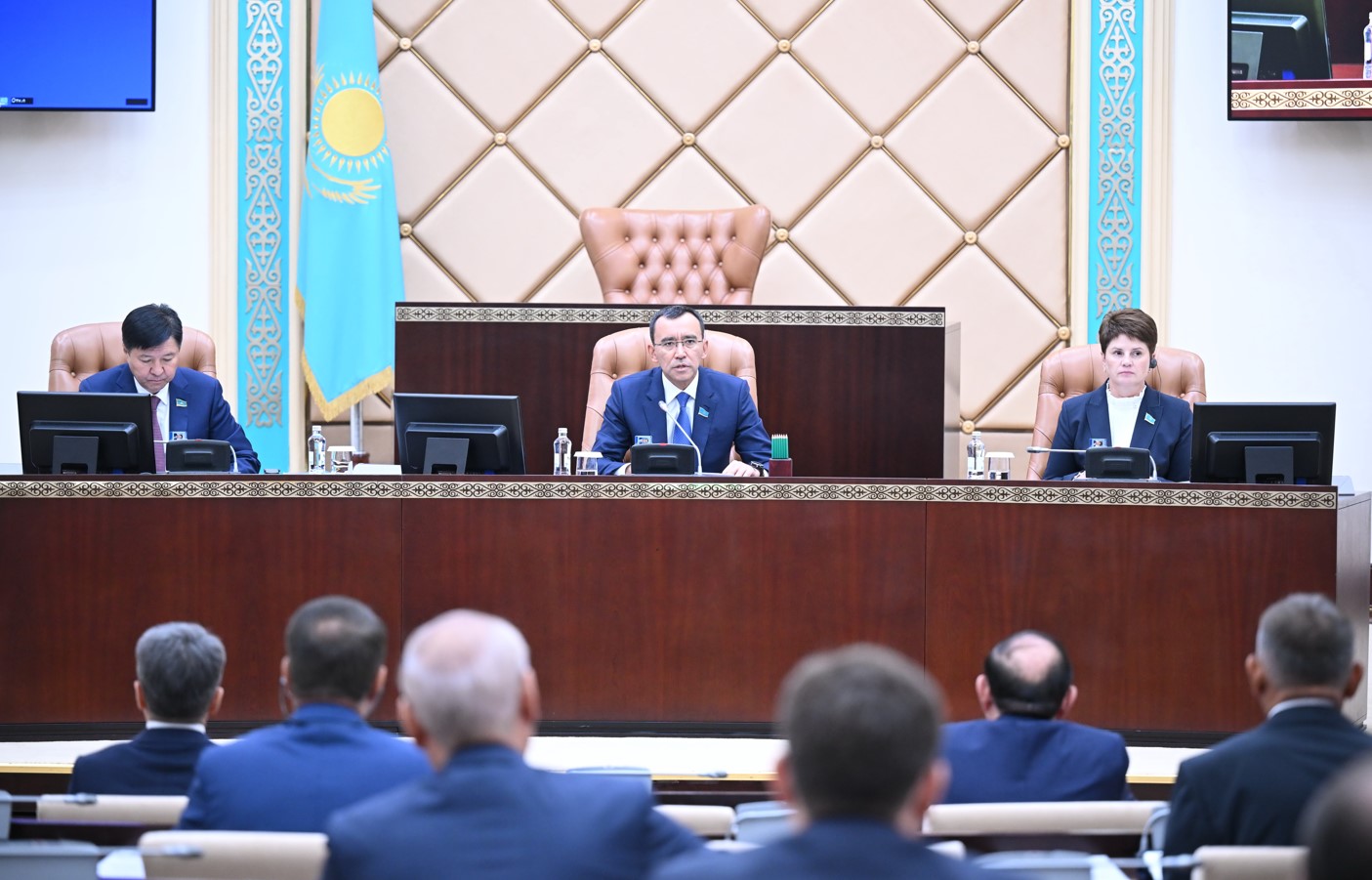 Reformalardy zańnamalyq turǵydan qamtamasyz etý