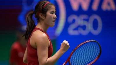 Qazaq qyzy  jarap tur