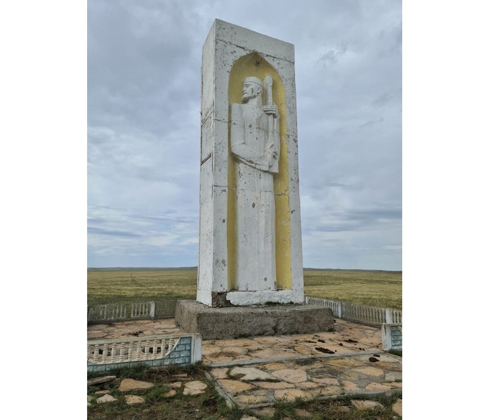 Tozyǵy jetken Táttimbet eskertkishi