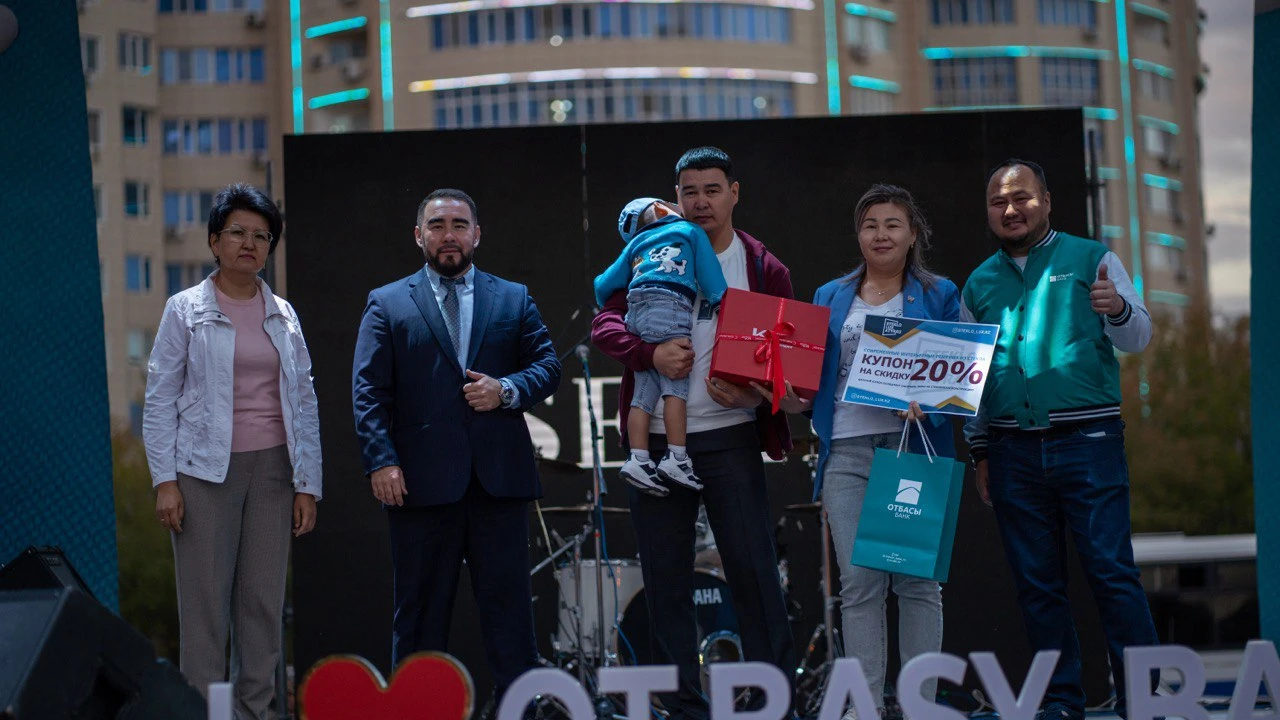 Atyraý turǵyndary otbasy kúni qarsańynda baspanaly boldy