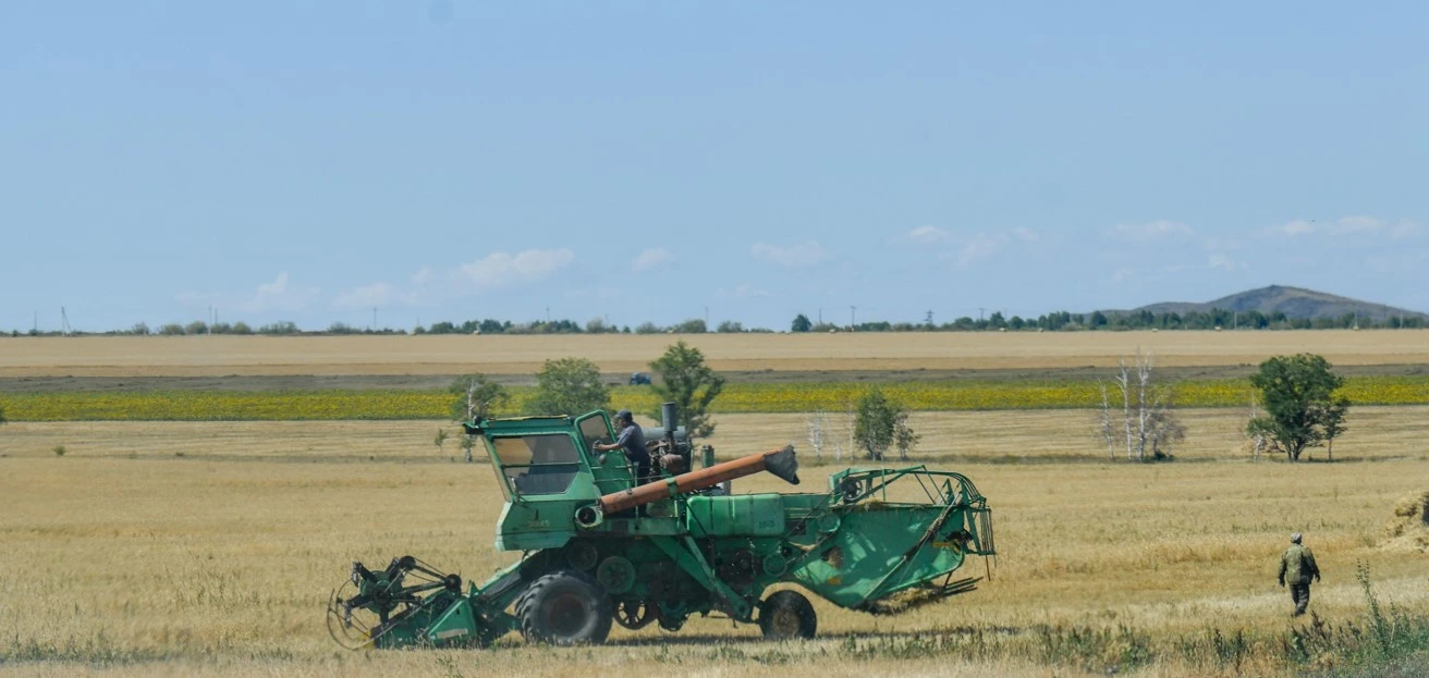 Tozǵan traktor, qıraǵan kombaın... Jańa tehnıkaǵa fermerdiń qoly qashan jetedi?