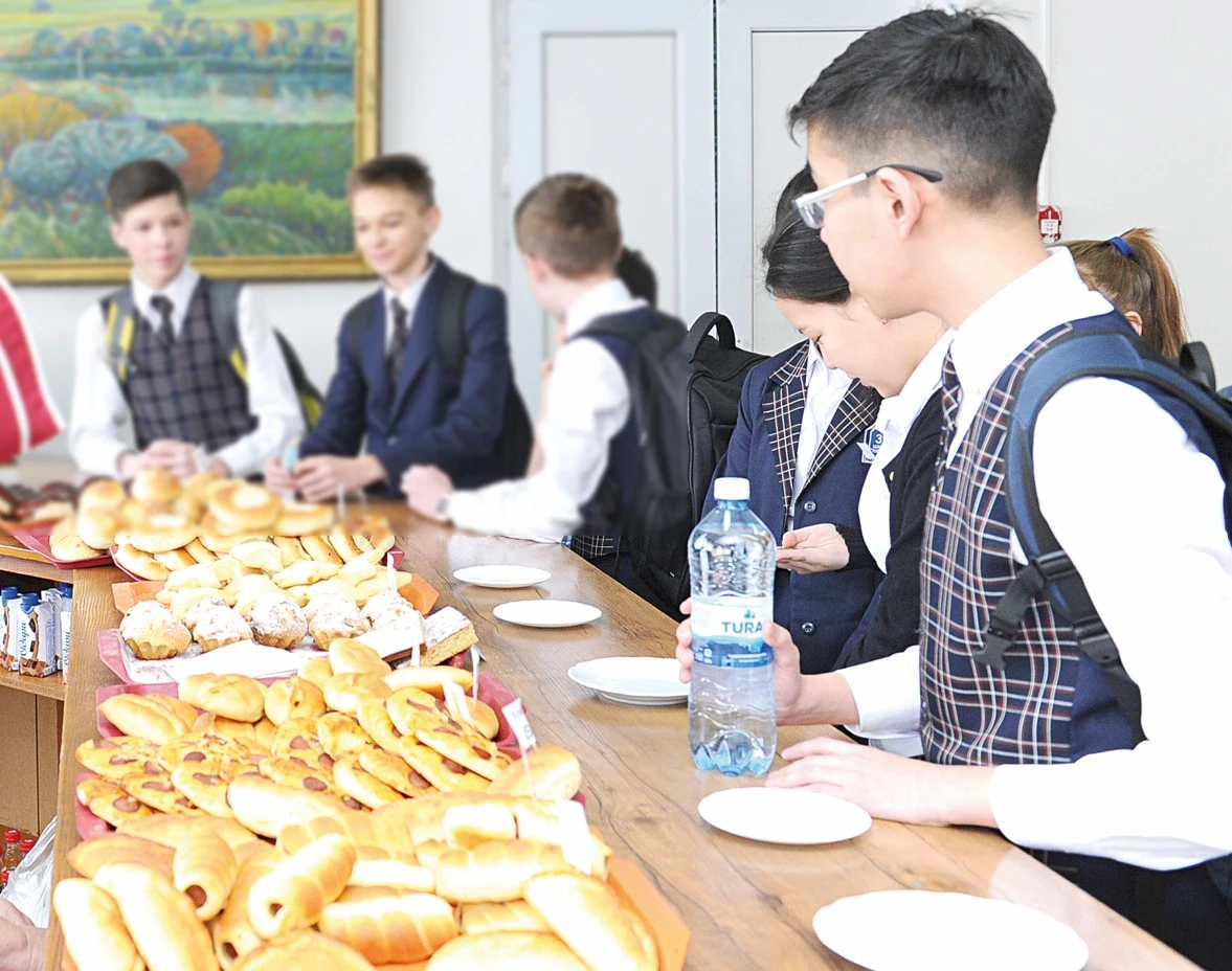 Asy bar, ashanasy joq: Prezıdent tapsyrmasyn jekemenshik mektep nege oryndamaıdy?