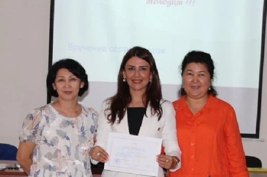 Ázerbaıjandyq ustazdardy oqytty