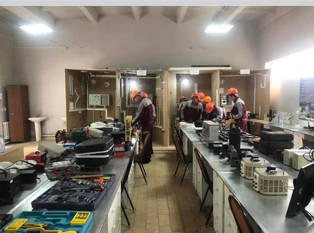 Tegin oqytady, jumyssyz qaldyrmaıdy