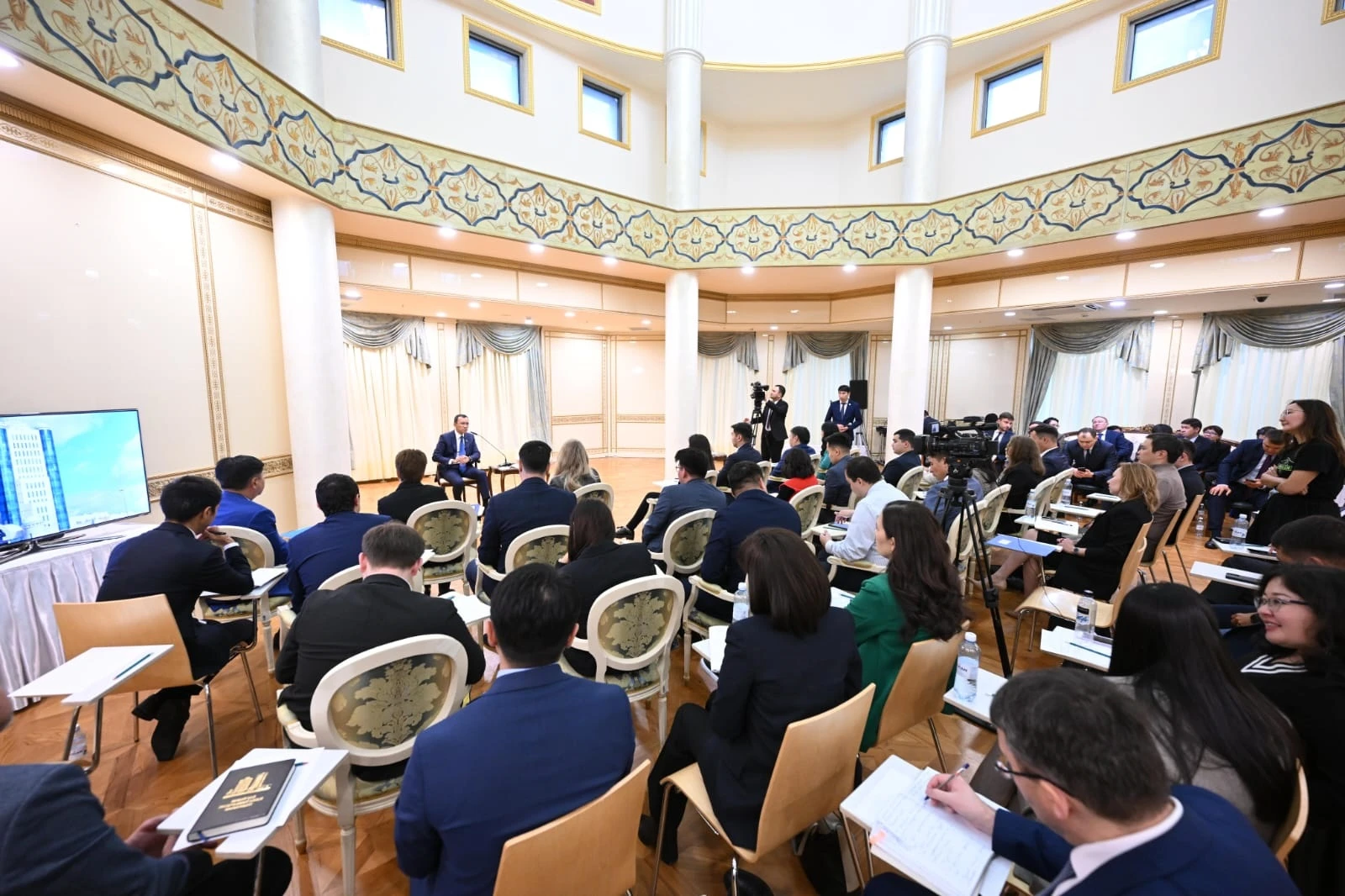 Jas sarapshylar klýby: Úlgi men izdenis