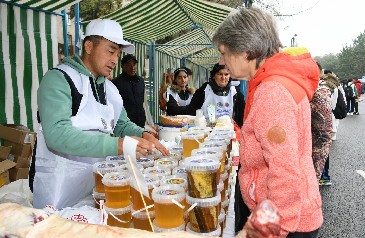 Almaǵa qaryq qylǵan jármeńke