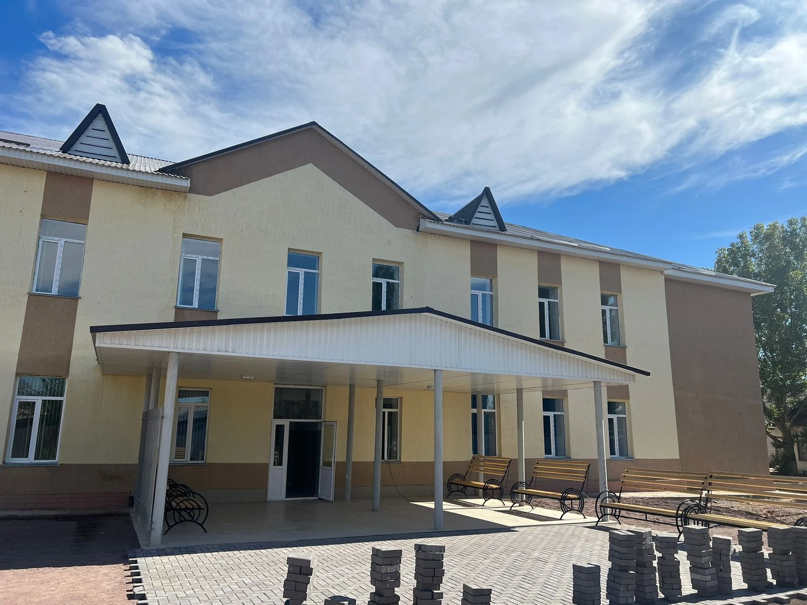 Kóńil kórkeıtken mektepter