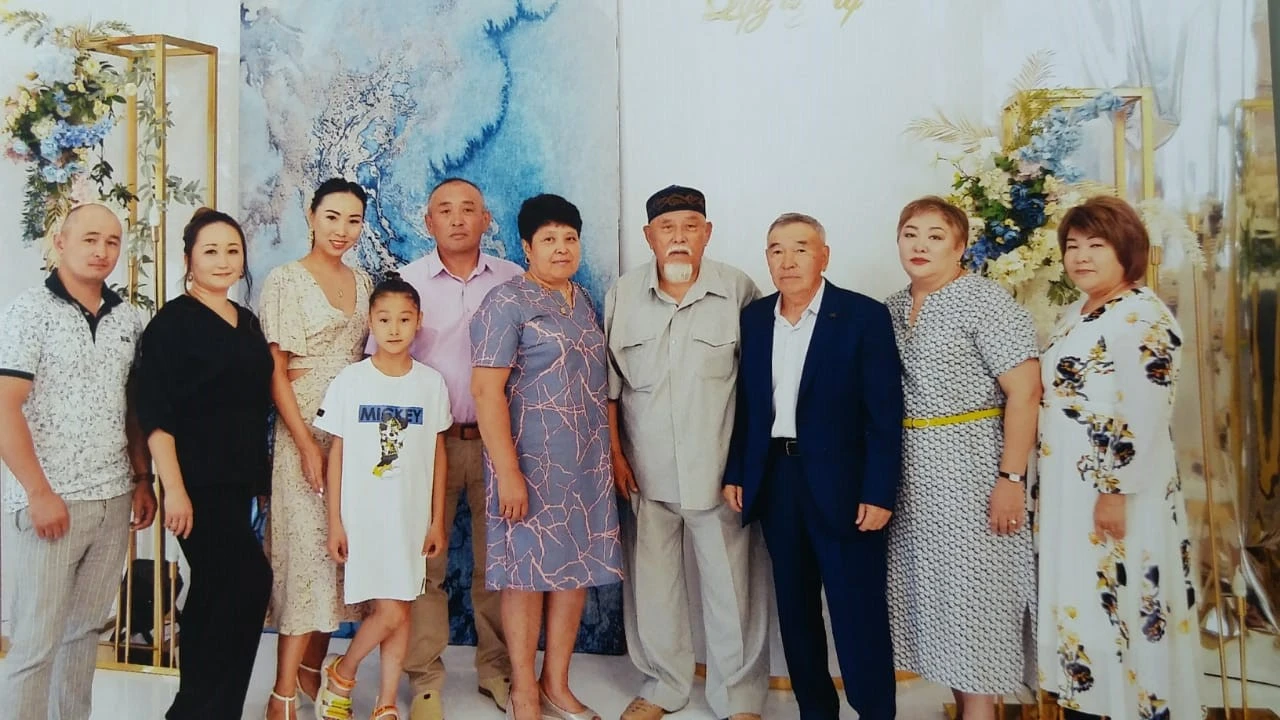 Eki ǵasyr, tórt býyn