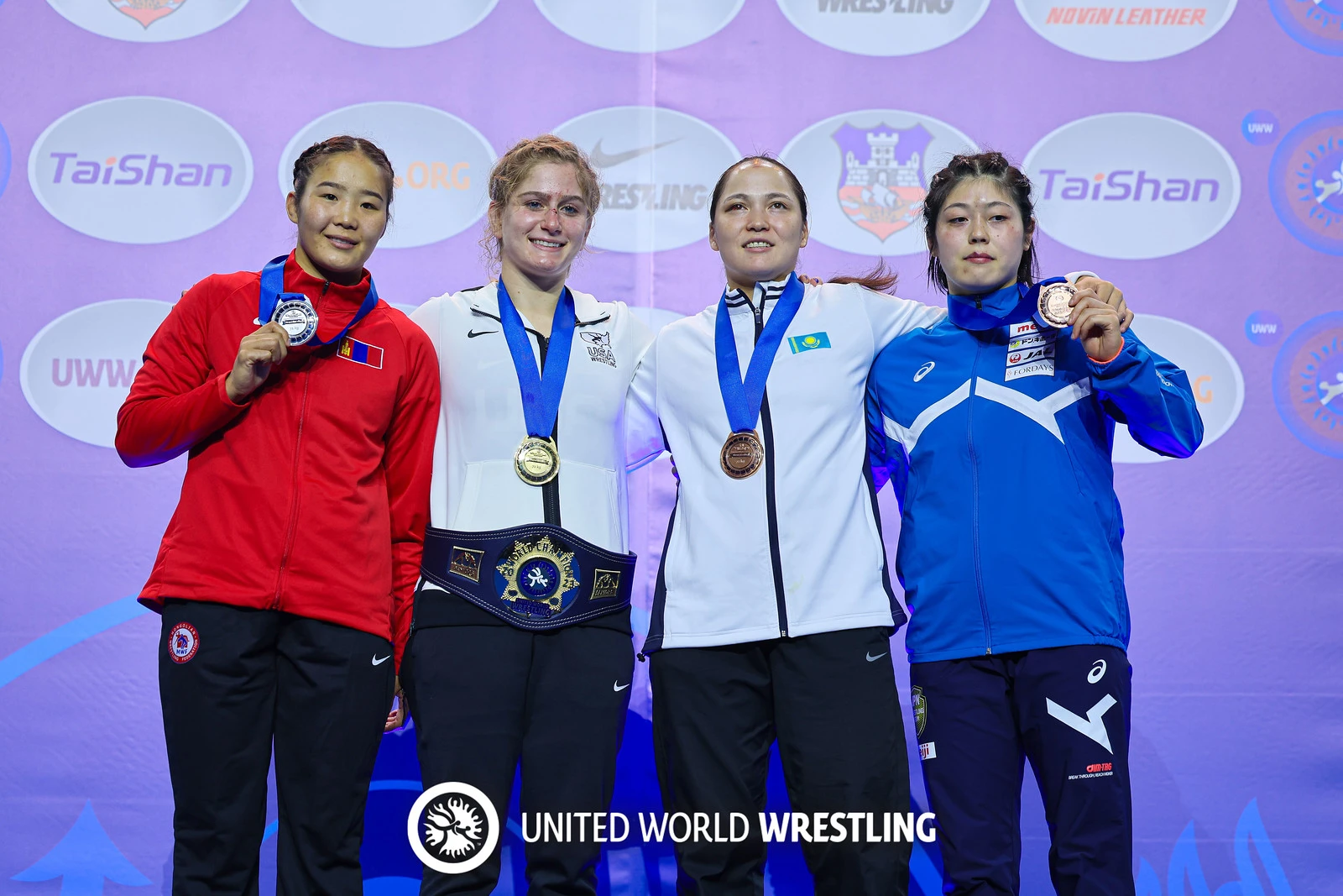 Jámıla Baqbergenova – álem chempıonatynyń  úsh  dúrkin júldegeri  bolǵan  tuńǵysh  qazaq qyzy