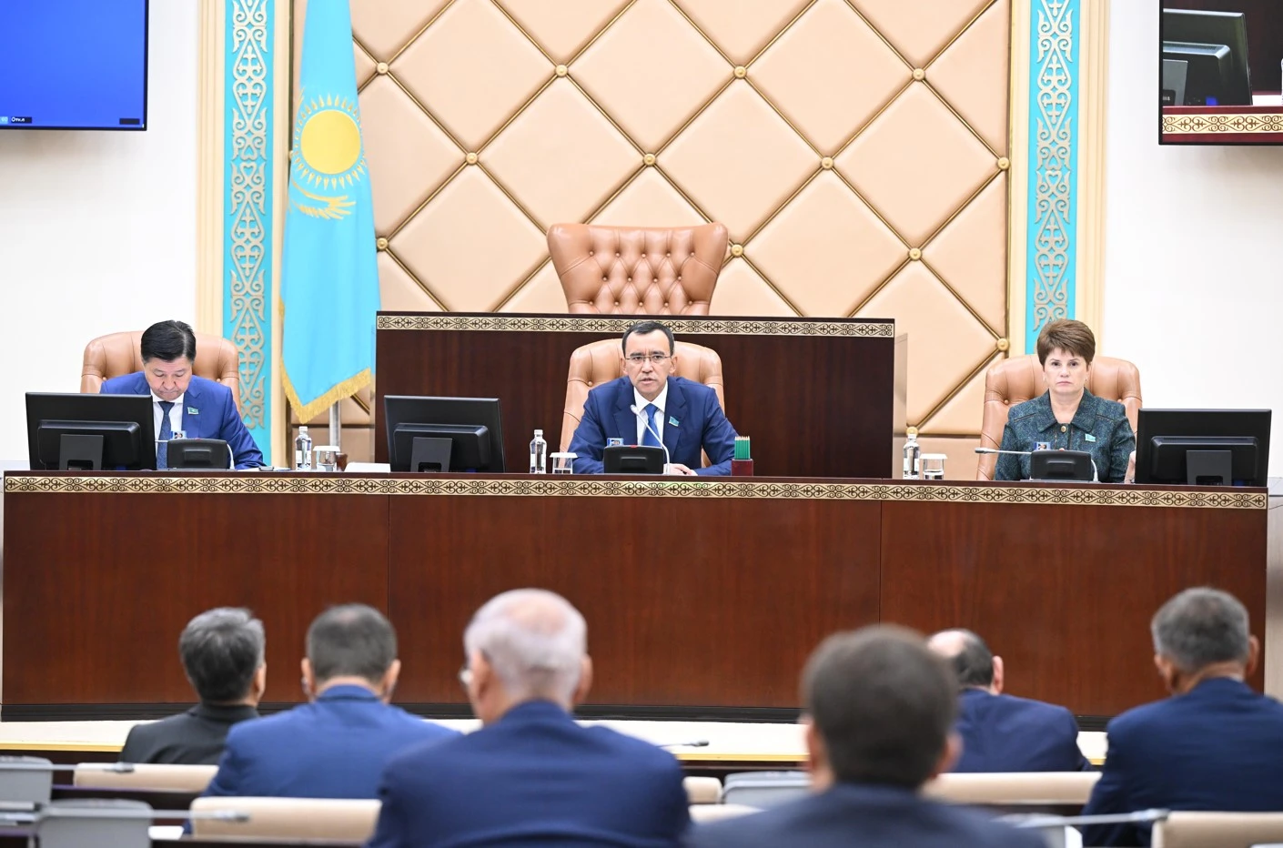 Petısııa ınstıtýty retteledi