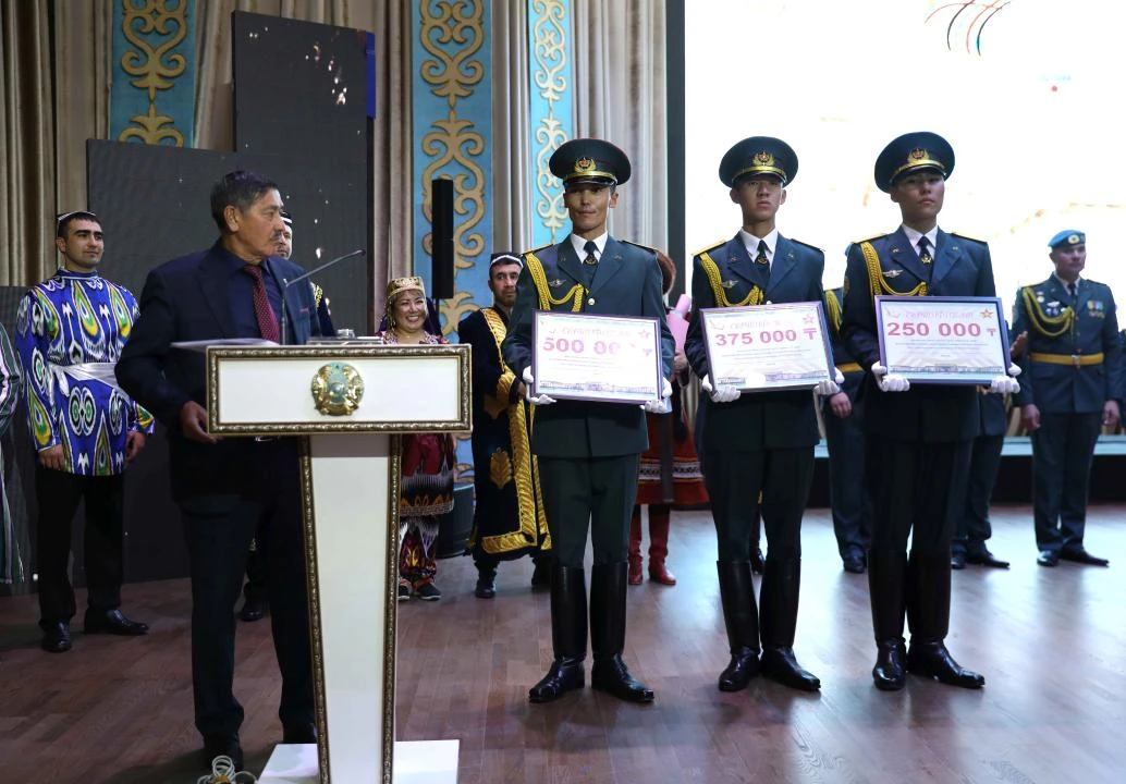 Áskerıler: memlekettik til saıysy