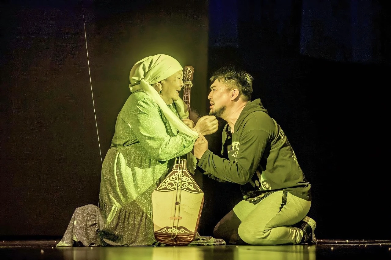 «Qos muńlyq» – qoǵam shyndyǵy