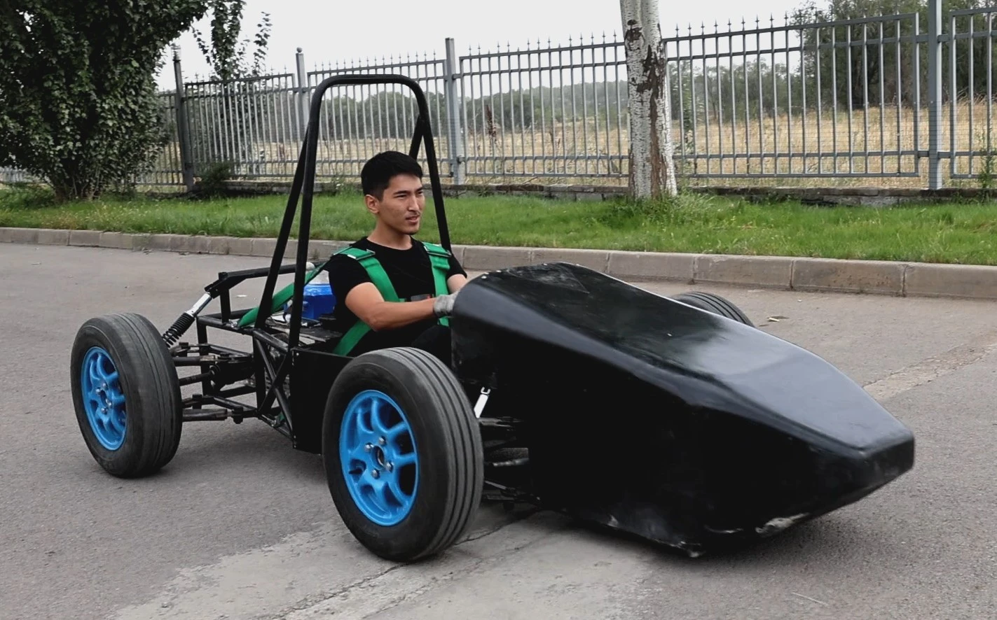 Stýdentter qurastyrǵan kólik