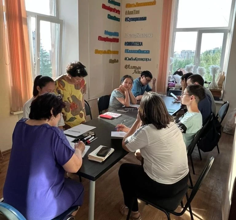 Sheteldegi qazaq tili kýrstary