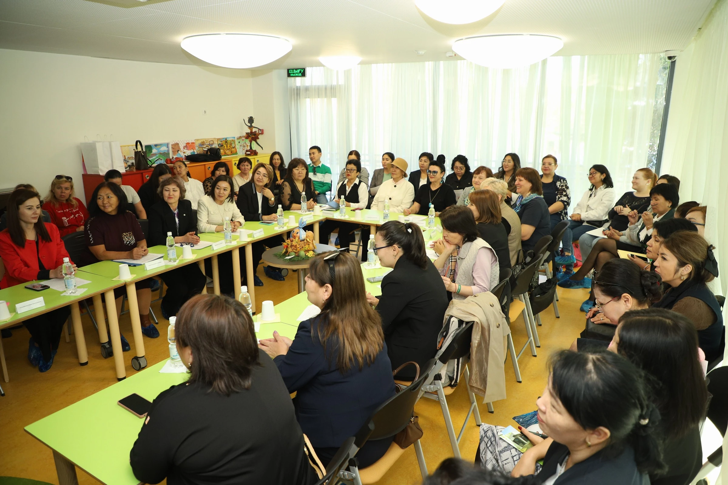 Oqýshylardy mektepte durys tamaqtanýǵa daǵdylandyrý máseleleri talqylandy