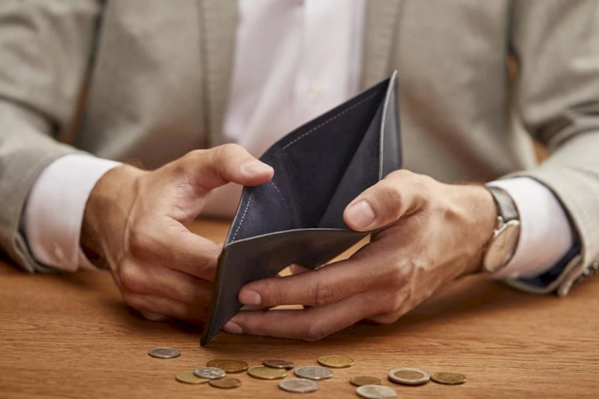 Jeti aı jalaqyǵa zar qylǵan zaýyt