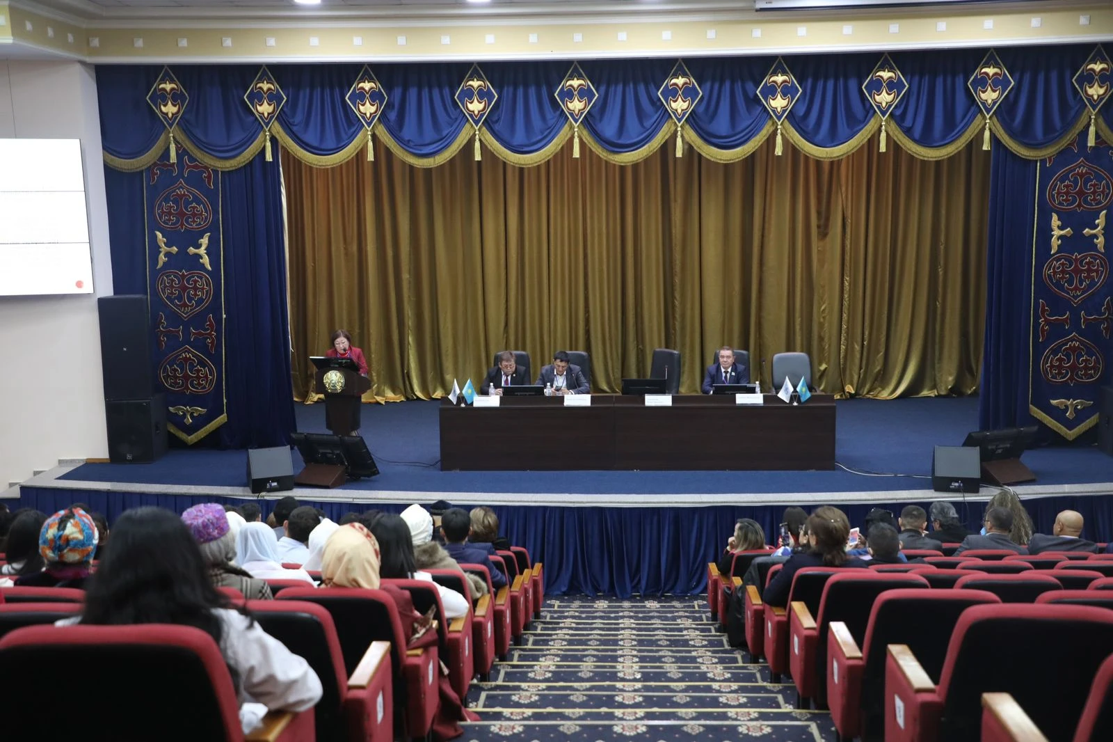 Halyqtyq medısınanyń damýy