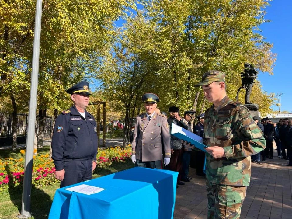 42 qyzmetker ant qabyldady