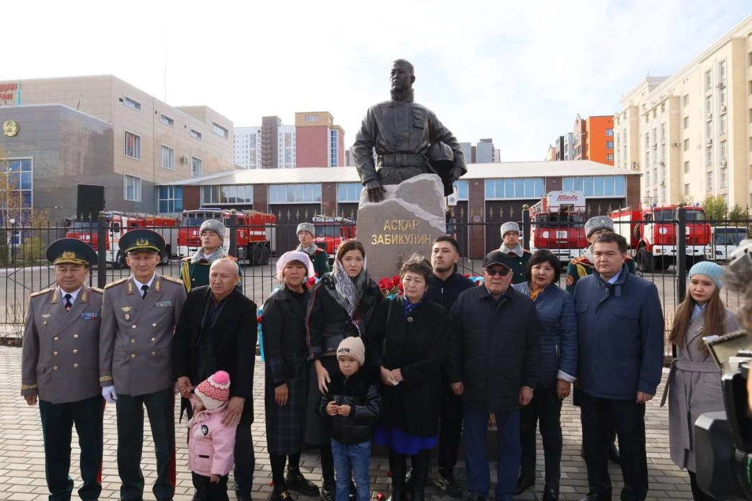 Erliktiń asqaq eskertkishi