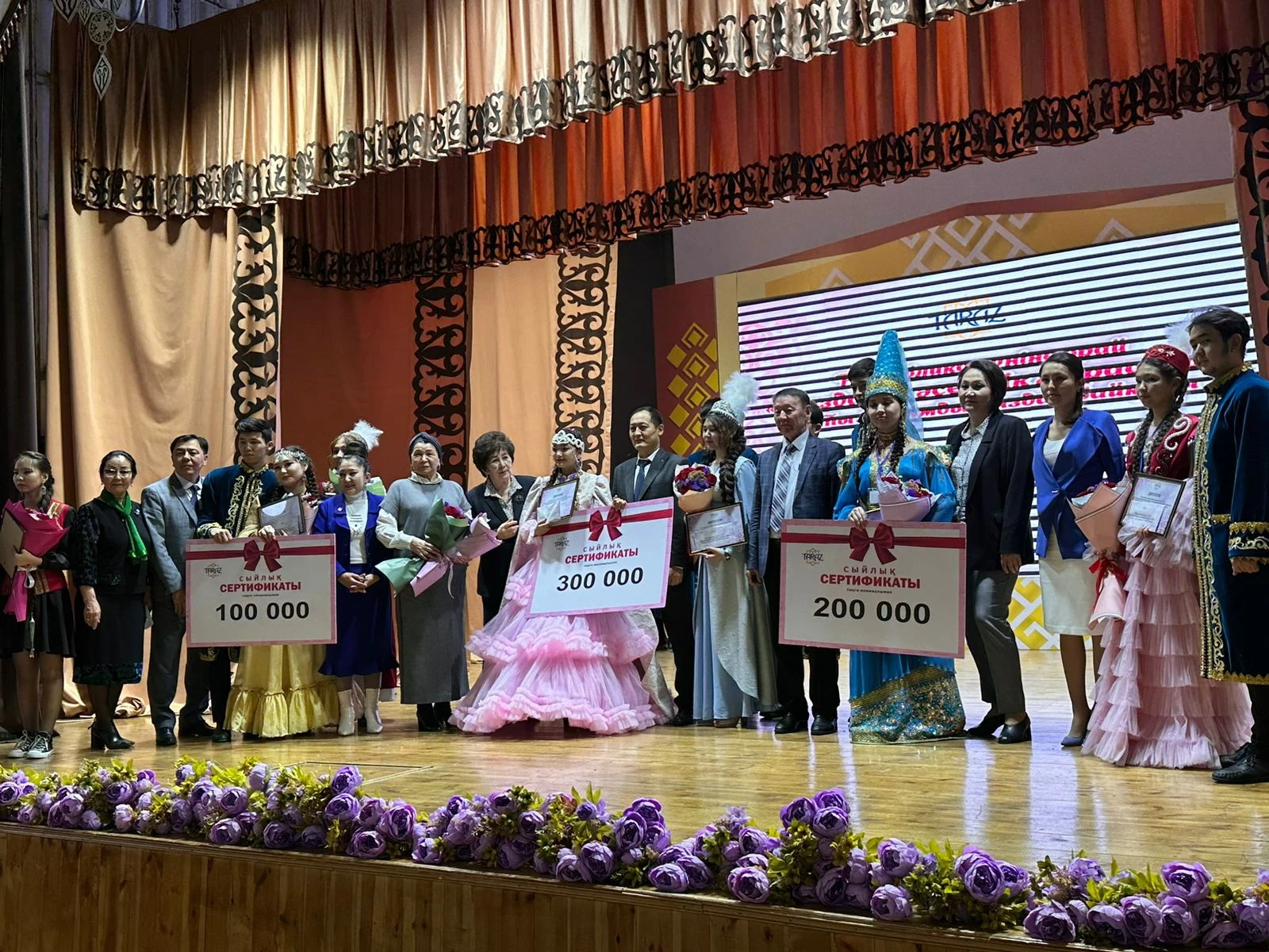 Qyzdarǵa ásemdik jarasady...