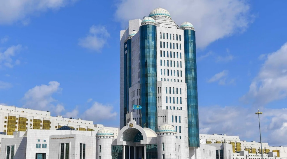 Bir mınýt únsizdik jarııalandy