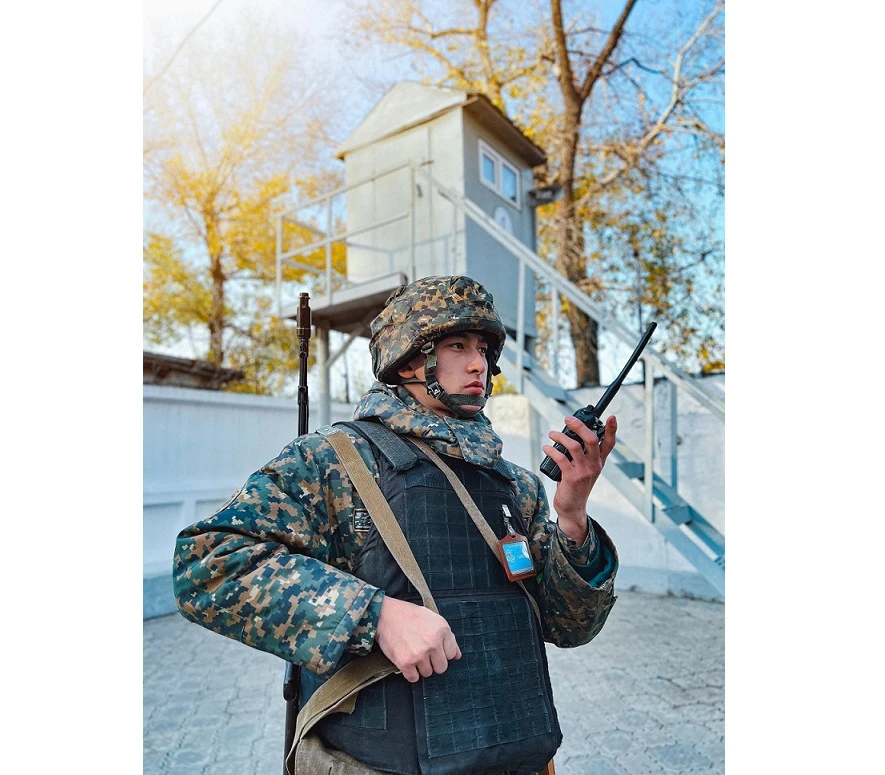 Túrmege birneshe smartfon laqtyrmaq bolǵan