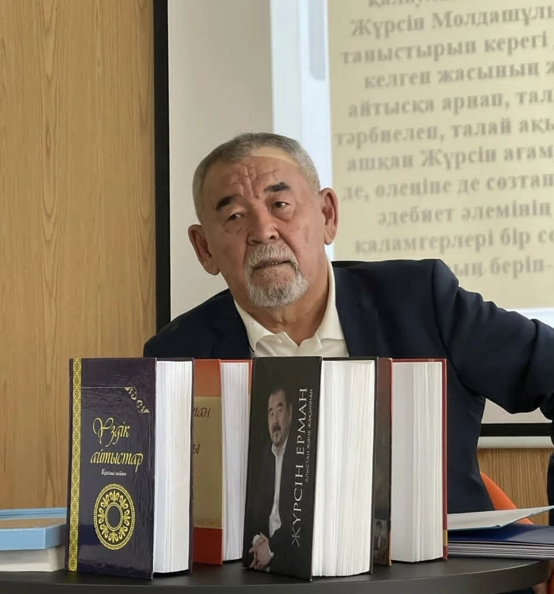 Máńgilik dosym Nesipbek Aıtulynyń qazasy qabyrǵama qatty batty – Júrsin Erman