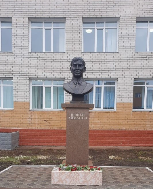Sháken Aımanovtyń bıýsti ashyldy