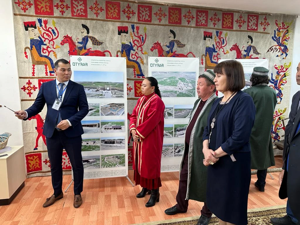 Otyrardyń jádigerleri Esikke keldi