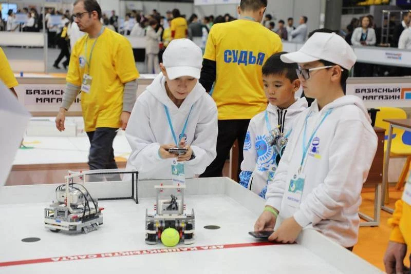«RoboLand 2023»: Oqýshylardyń oı jarysy