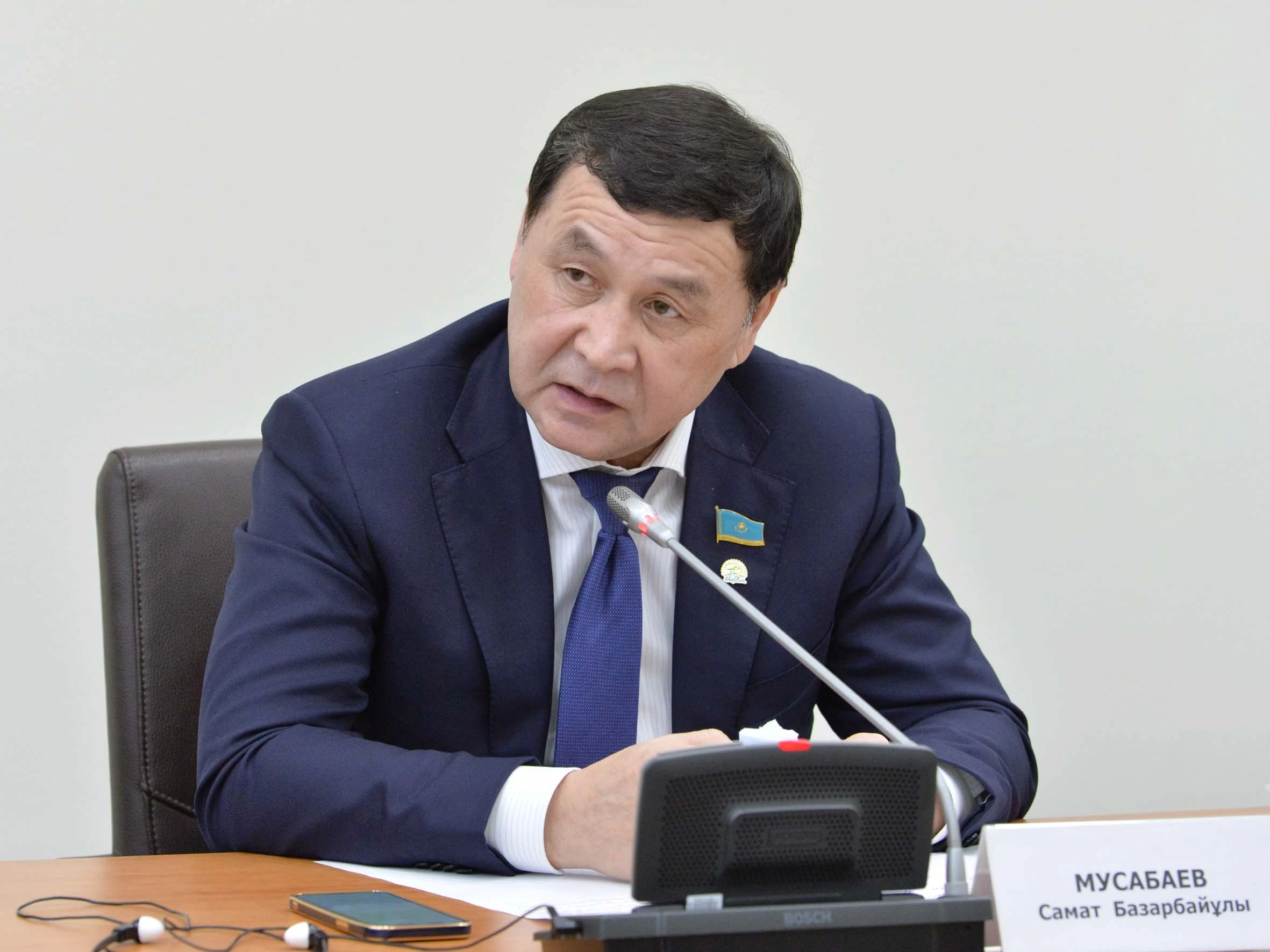 Prezıdenttiń tapsyrmasy der kezinde oryndalmaıdy – depýtat