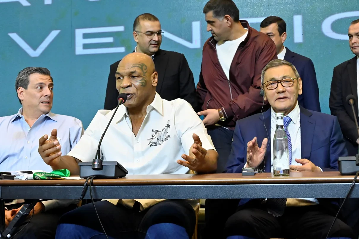 Qazaq boksshysynyń jekpe-jegin Maık Taıson arnaıy tamashalaıdy