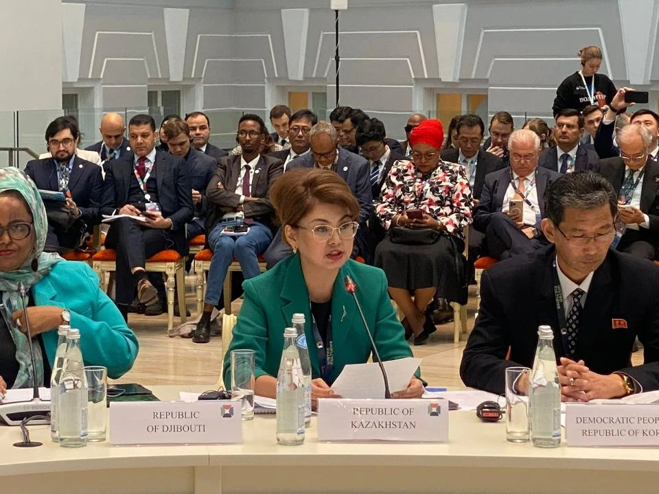 Mádenıet – halyqtardy baılanystyrýshy kópir