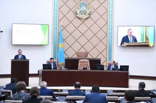 Senatorlar agrarlyq ǵylymdy damytý salasyndaǵy máselelerdi talqylady