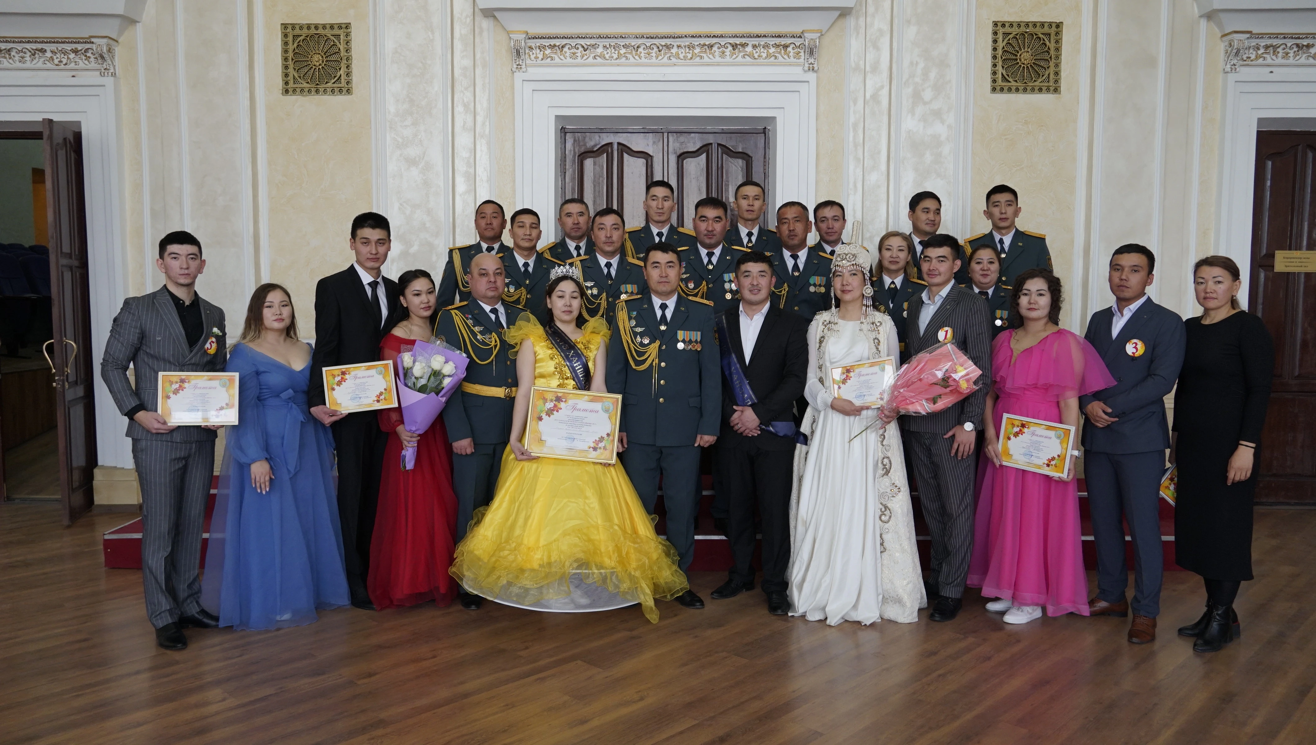 Áskerıler kúzgi bal merekesin atap ótti