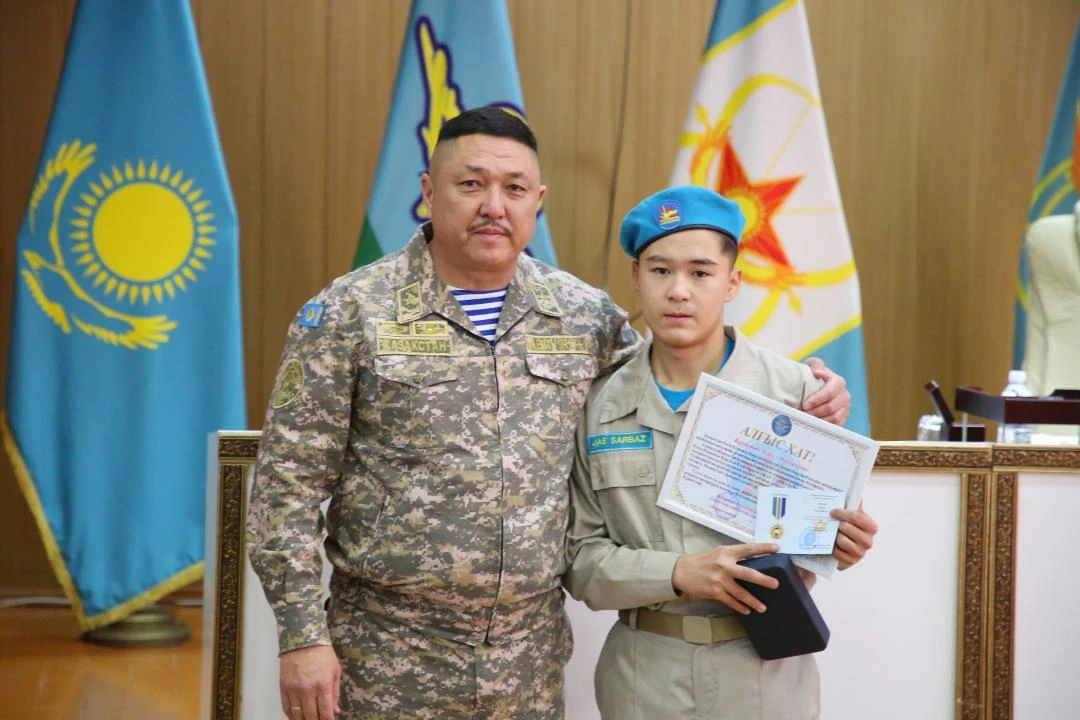 Tegine tartqan bala batyr