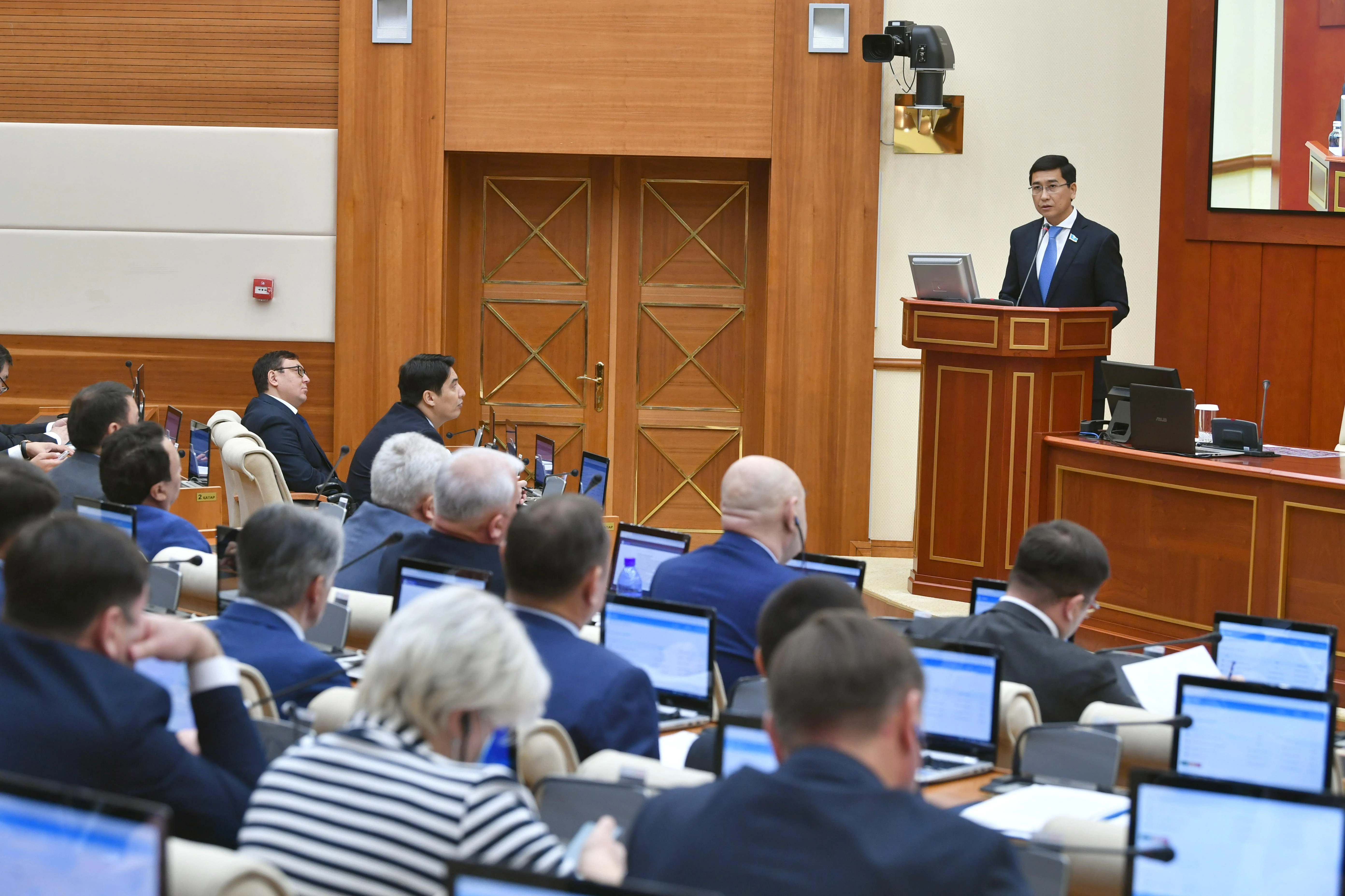 Sabaq ústinde oqýshy telefon ustamaýy kerek – depýtat