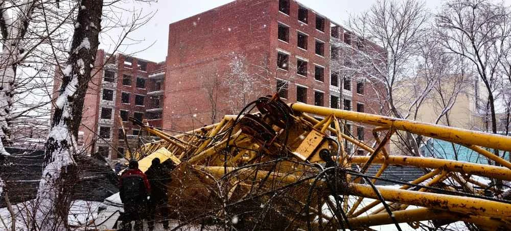 Qostanaıda kran qulady