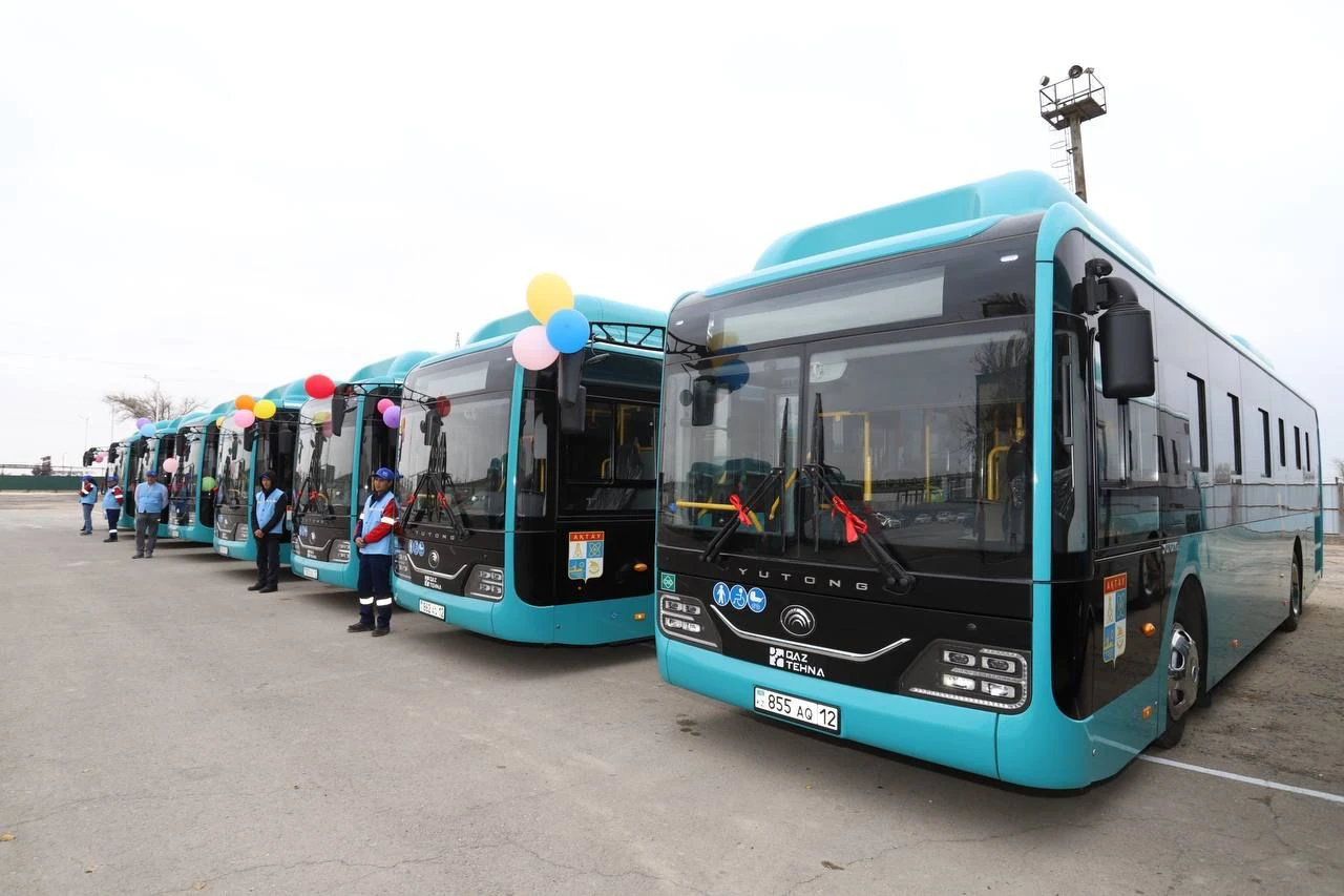 Jańa avtobýstar júıtkıdi