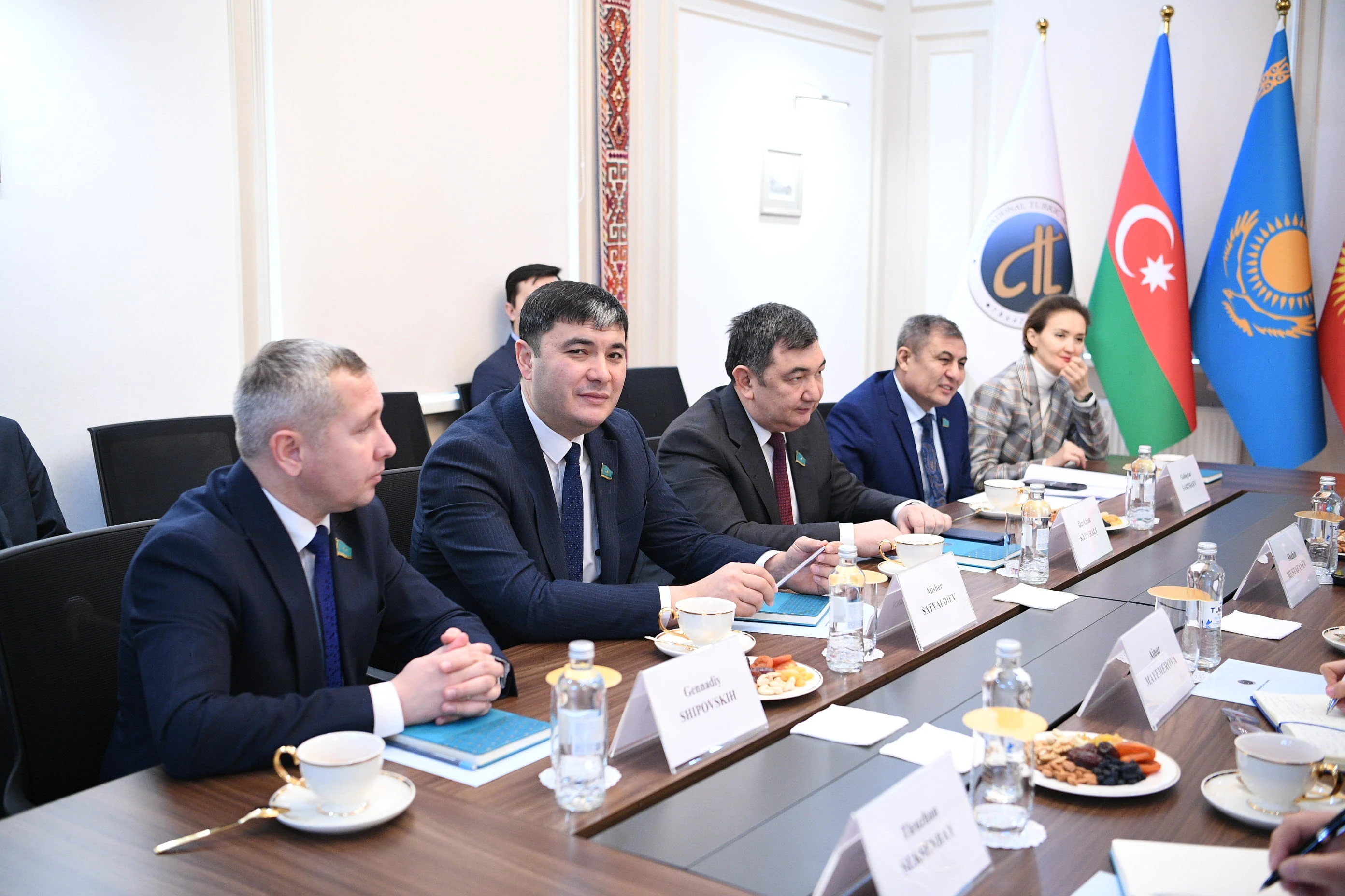 Senatorlar Túrki Akademııasynyń jumysymen tanysty