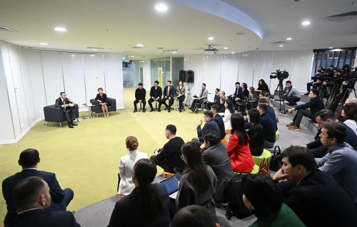 Jas sarapshylar klýbynyń otyrysy ótti