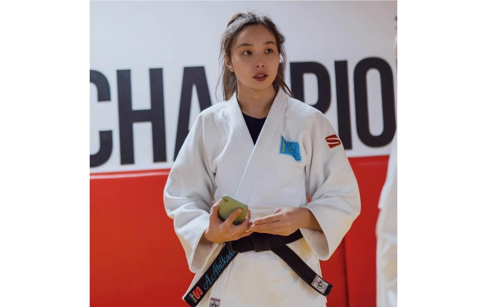 «Instagram paraqshańdy japsań, 500 myń teńge tóleımiz». Sportshy ózin kimderdiń «satyp alǵysy kelgenin» aıtty