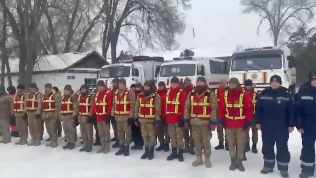 Qarly asýda adamdardy qutqardy. Kórshi eldiń azamattaryna qurmet kórsetildi